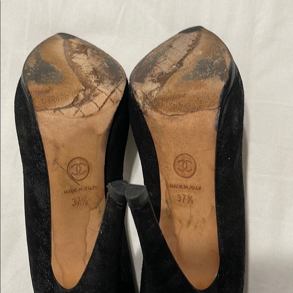 CHANEL Black suede pumps with leather toe size 7.5 - Picture 5 of 6
